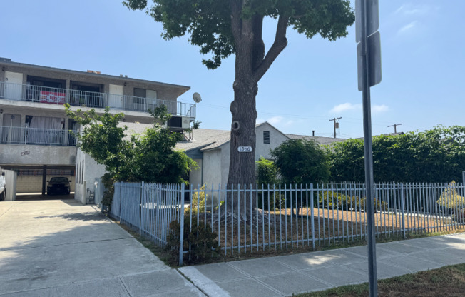 1956 N PARISH PL