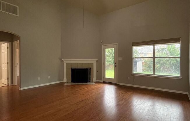 BIG 4/2.5 in Georgetown Village