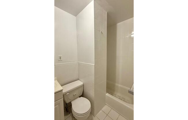 1 bed, 1 bath, $2,800, Unit 7