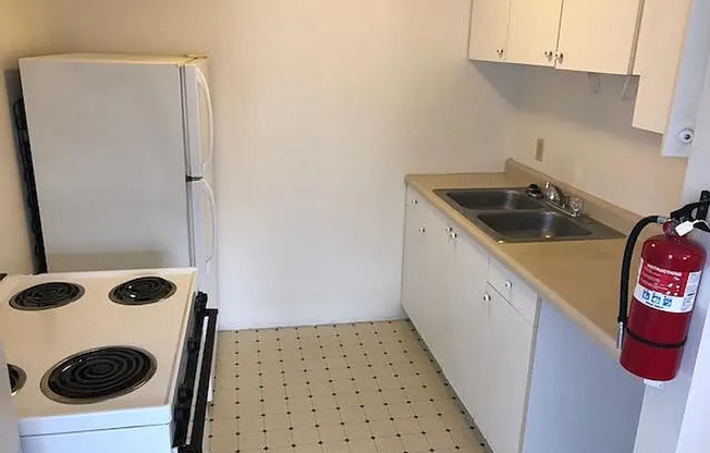 Studio, 1 bath, $950, Unit 7A