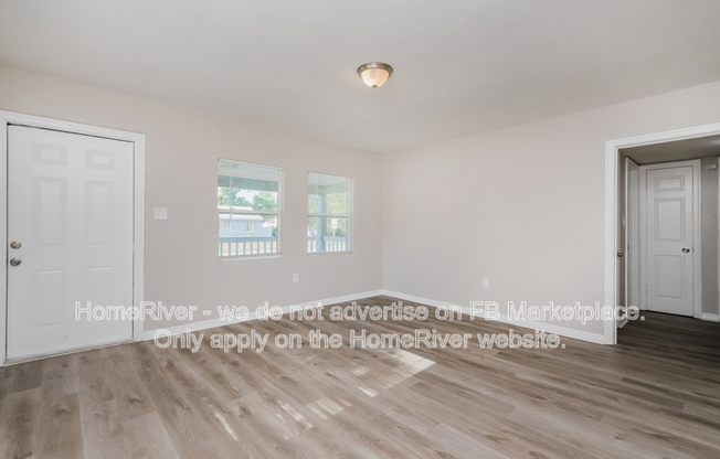 2107 W FERRIS AVE