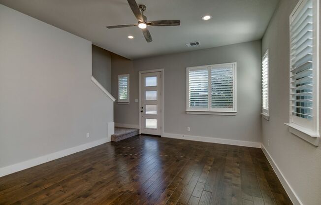 GORGEOUS 3 BEDROOM TOWNHOUSE LOCATED IN FORT WORTH!