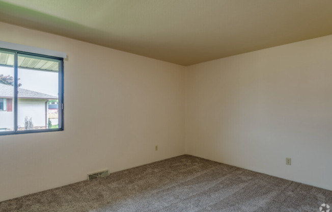 2 beds, 1 bath, 845 sqft, $869.99, Unit 1774-B5