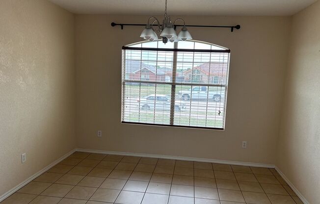 3 beds, 2 baths, $1,650