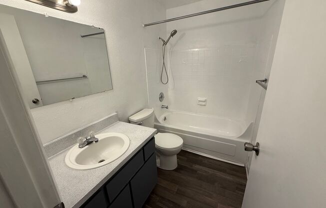 2 beds, 1 bath, 1,000 sqft, $1,495, Unit B - 201