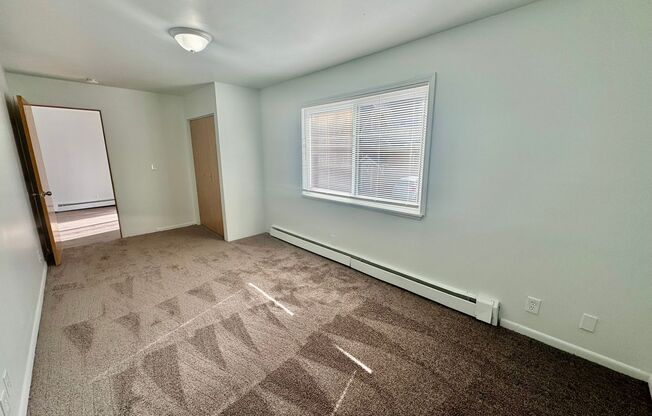 2 beds, 1 bath, $1,295, Unit 10