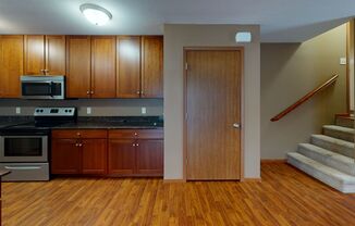 2 beds, 1 bath, $1,295, Unit B