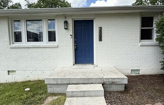 Charming 2 Bedroom, 1 Bath house in the heart of Nashville, TN