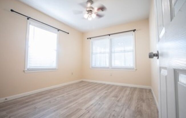 Galveston 3BR Home Near UTMB | Spacious Backyard + October 1st Move-In