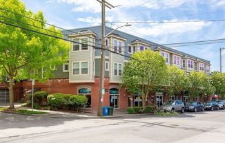 Top Floor Studio, Close To Greenlake