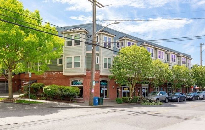 Top Floor Studio, Close To Greenlake