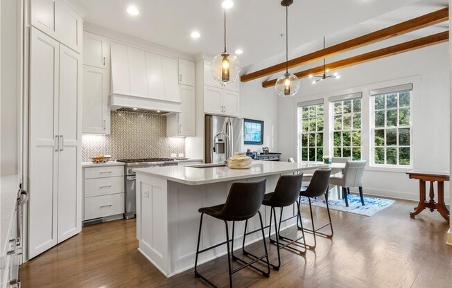 980 MEMORIAL WALK SE