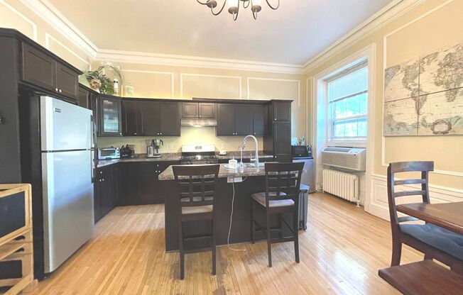 2 beds, 1 bath, $2,145, Unit 101
