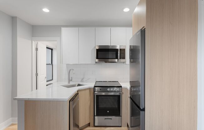 Studio, 1 bath, 250 sqft, $1,355, Unit 4B