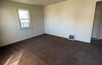 2 beds, 1 bath, $765, Unit APT. 1