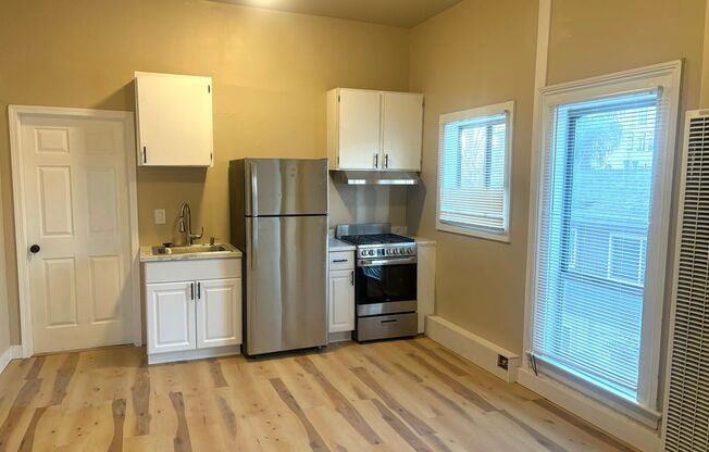 2 beds, 1 bath, 800 sqft, $2,295, Unit Unit 7