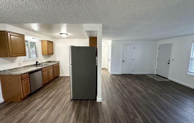 2 beds, 1 bath, $1,600, Unit 3277 W. 9th Ct. #A