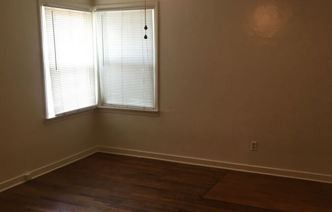 2 beds, 1 bath, $1,100