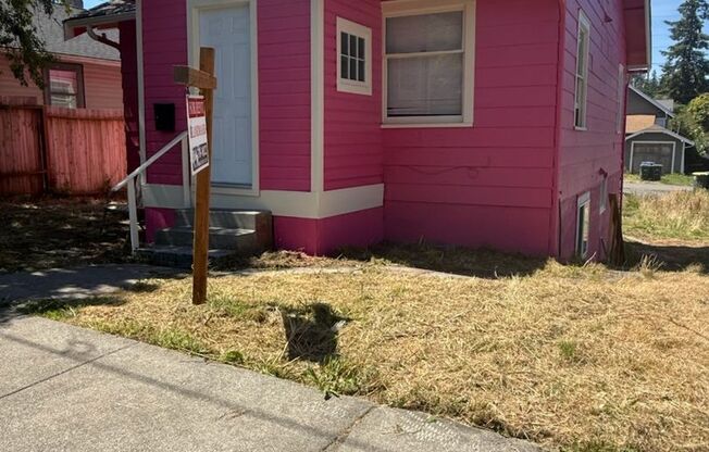 $2,000 gift card & $1000 of the security deposit with signed lease!!