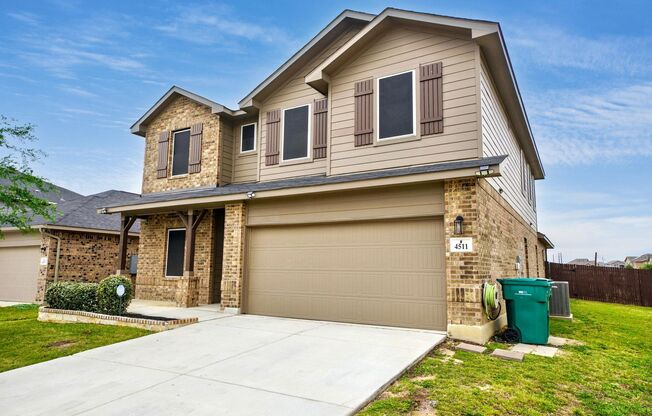 Stunning 4-Bedroom Home in Notting Hill, Converse - Realtor Commission: $550