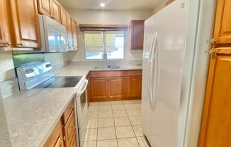 2 Bed, 2 Bath Townhouse in Salt Lake near Stadium Mall & Rail Station!