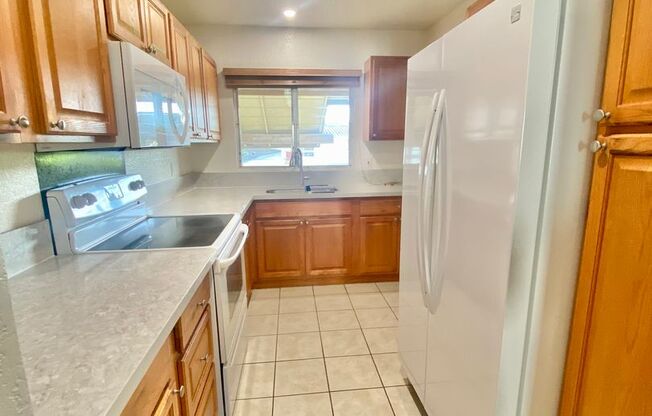 2 Bed, 2 Bath Townhouse in Salt Lake near Stadium Mall & Rail Station!