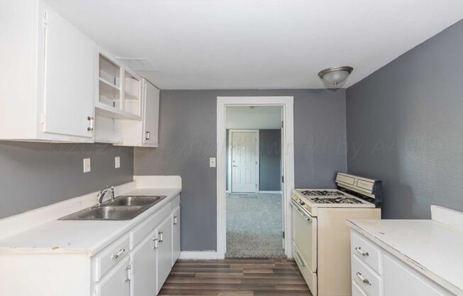 2 beds, 1 bath, $775, Unit # REAR