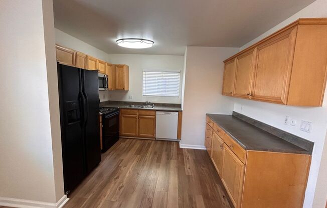 2 beds, 1 bath, $2,195