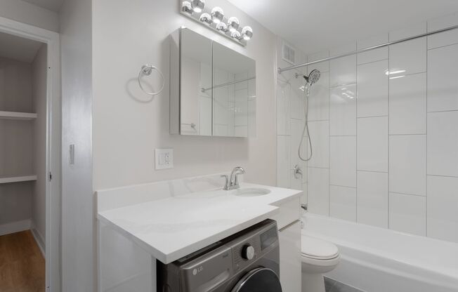 3 beds, 1.5 baths, 1,014 sqft, $3,200, Unit 8C