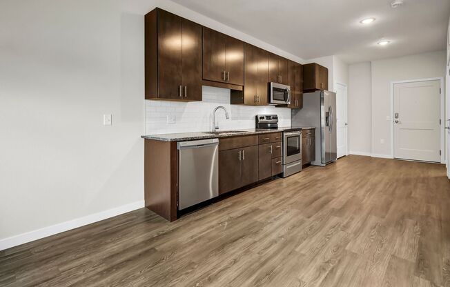 Studio, 1 bath, 678 sqft, $1,406, Unit 214