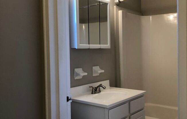 1 bed, 1 bath, 706 sqft, $1,410