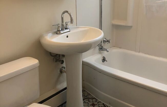 2 beds, 1 bath, 720 sqft, $695, Unit 1300-1517