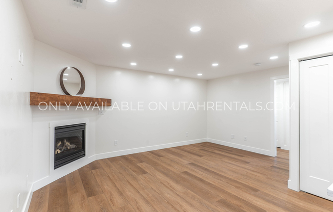 362 HILLSIDE CIR