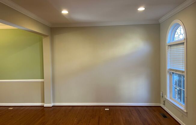 3 beds, 2.5 baths, $3,000