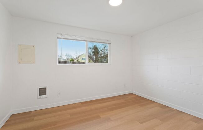 3 beds, 1 bath, 864 sqft, $1,750, Unit 40