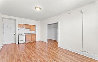 Studio, 1 bath, 380 sqft, $1,295, Unit 337