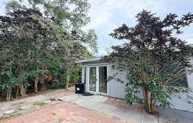 Available Now! 2 Bed, 1 Bath Duplex