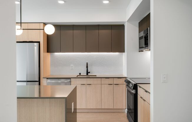 1 bed, 1 bath, 421 sqft, $1,795, Unit 408