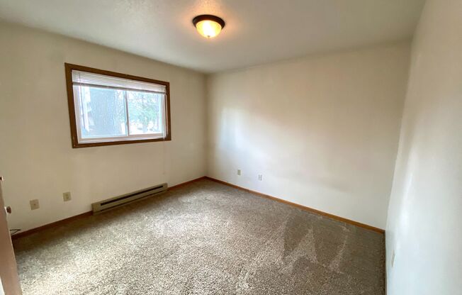 2 beds, 1 bath, $825, Unit 3