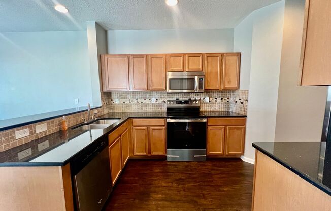 3 beds, 2.5 baths, $1,900, Unit UNIT A