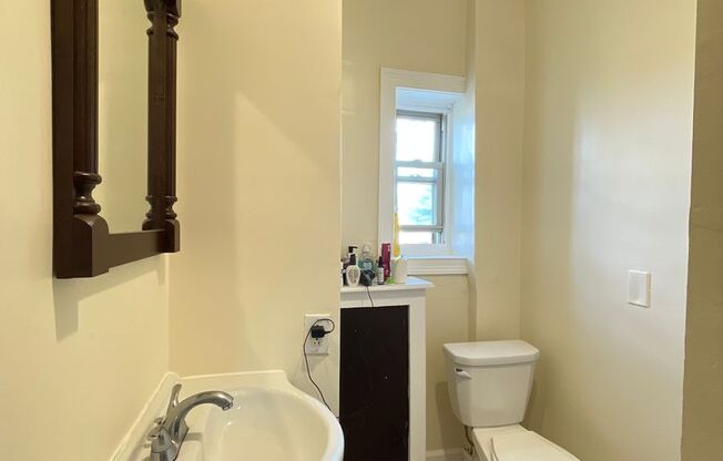 1 bed, 1 bath, 700 sqft, $1,195, Unit 17
