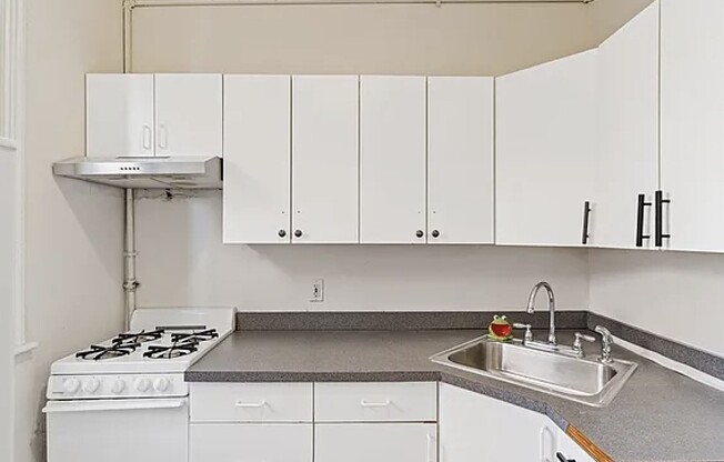 2 beds, 1 bath, 650 sqft, $3,100, Unit 170