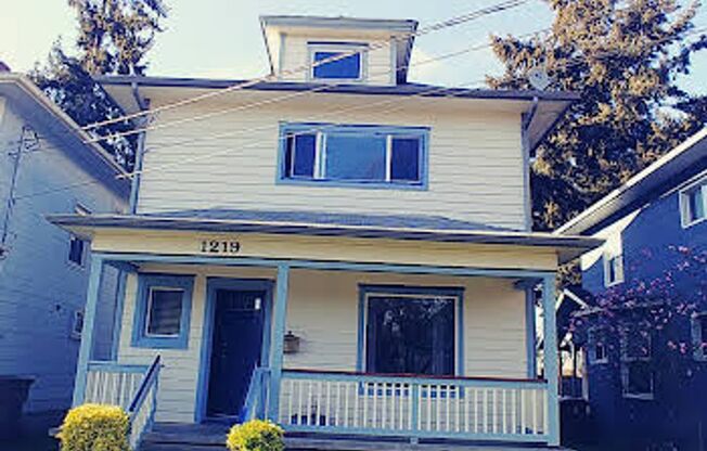 Fully Furnished Historic and Modern 3-Bedroom Home in Tacoma!