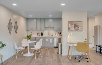 Remodeled 2nd Floor Apartment!