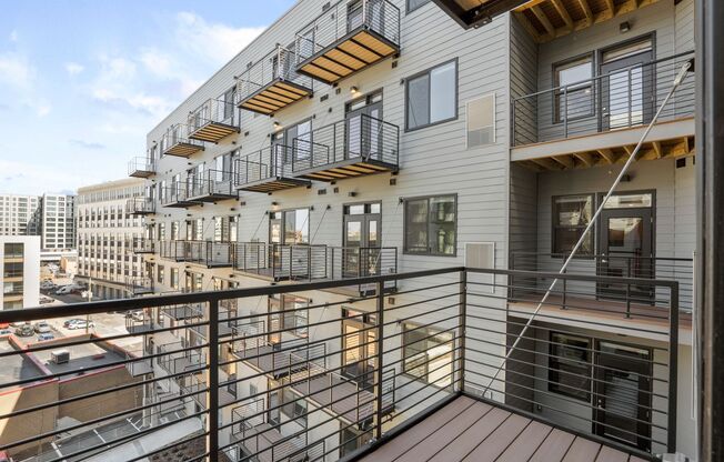 Studio, 1 bath, 548 sqft, $1,880, Unit 316