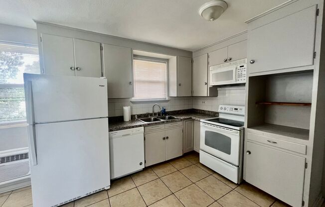 2 beds, 1 bath, $1,050