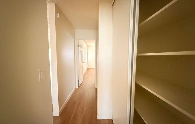 2 beds, 1 bath, 880 sqft, $2,420, Unit 10