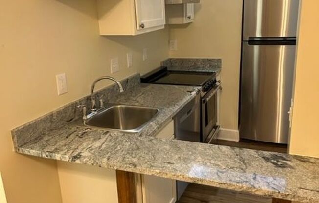 1 bed, 1 bath, 525 sqft, $1,100, Unit 7