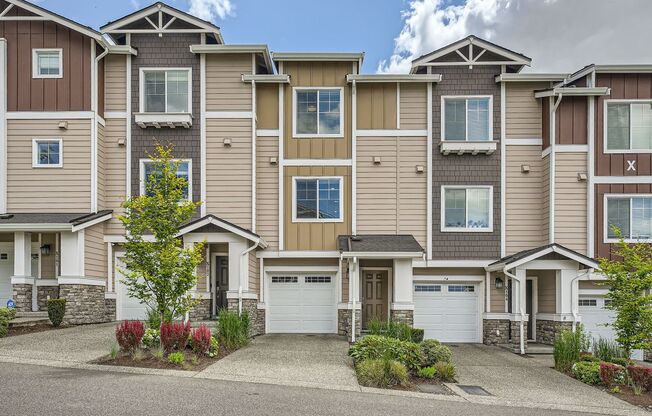 Modern Furnished Townhome in Prime Kent Location | All Utilities + Internet Included