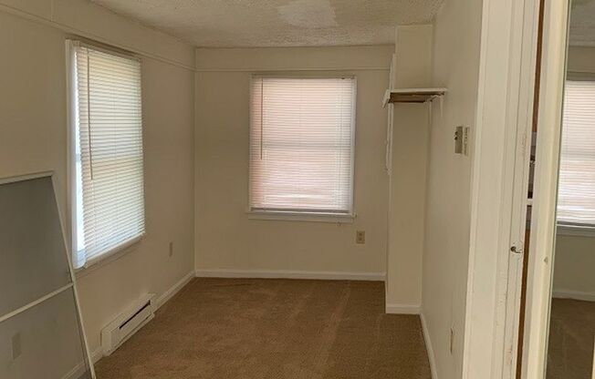 2 beds, 1 bath, $1,100, Unit 32B (2nd Flr)